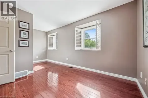 21 Tinatawa Court Kitchener ON N2A 3K4