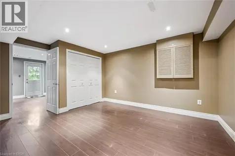21 Tinatawa Court Kitchener ON N2A 3K4