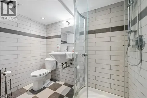 21 Tinatawa Court Kitchener ON N2A 3K4