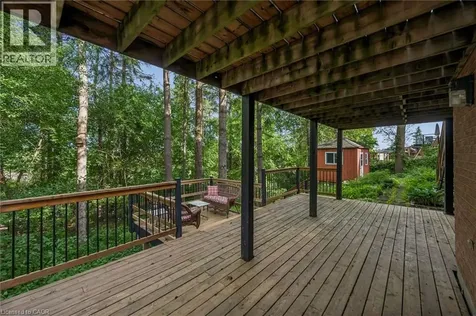 21 Tinatawa Court Kitchener ON N2A 3K4