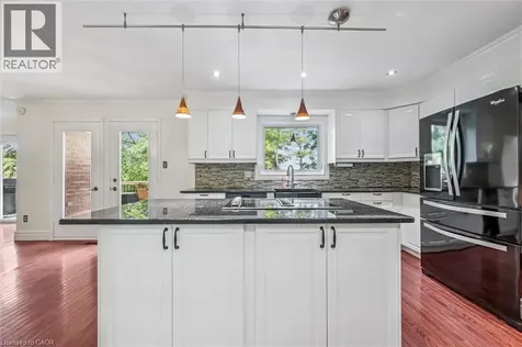 21 Tinatawa Court Kitchener ON N2A 3K4