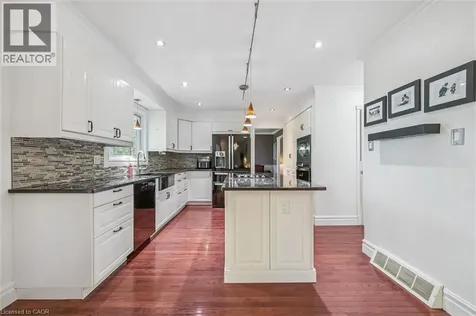 21 Tinatawa Court Kitchener ON N2A 3K4
