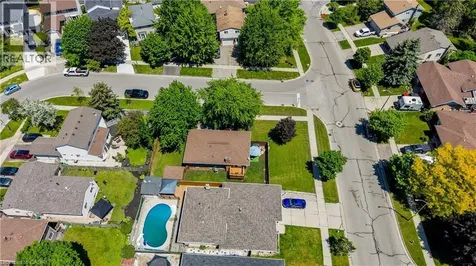 3 Parkland Crescent Kitchener ON N2N 1R5