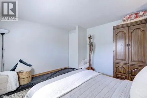 1302 Northmount Street Oshawa ON L1G 7M8