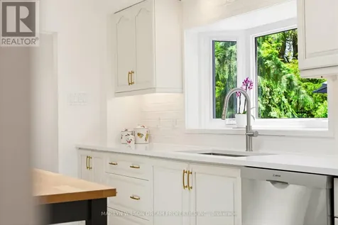2030 Featherston Drive Ottawa ON K1H 6P9
