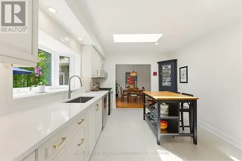 2030 Featherston Drive Ottawa ON K1H 6P9