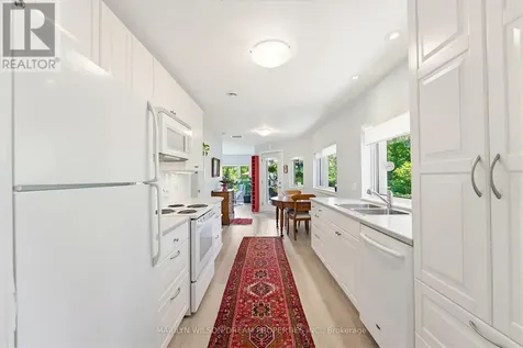 2030 Featherston Drive Ottawa ON K1H 6P9