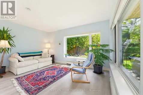 2030 Featherston Drive Ottawa ON K1H 6P9