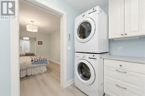 2030 Featherston Drive Ottawa ON K1H 6P9
