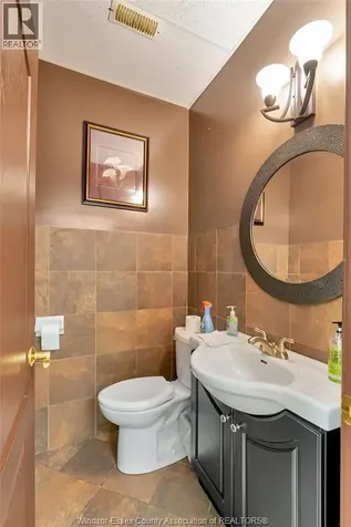 635 Erie Street East Windsor ON N9A 3Y1