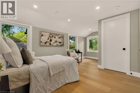 274 Mountain Brow Boulevard Hamilton ON L8T 1A6