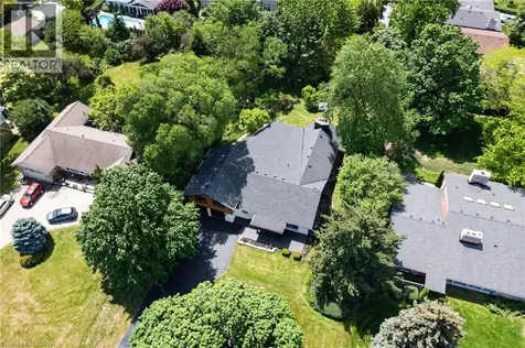 274 Mountain Brow Boulevard Hamilton ON L8T 1A6