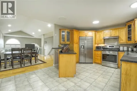 160 Branton Crescent Tecumseh ON N9K 1E6