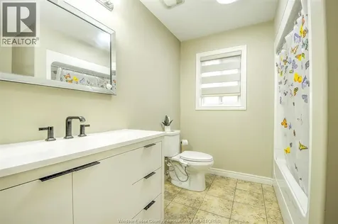 160 Branton Crescent Tecumseh ON N9K 1E6