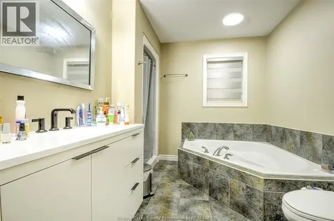 160 Branton Crescent Tecumseh ON N9K 1E6