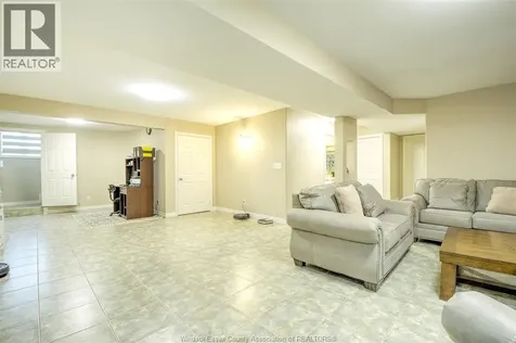 160 Branton Crescent Tecumseh ON N9K 1E6