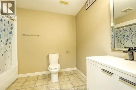 160 Branton Crescent Tecumseh ON N9K 1E6
