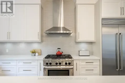 18 Florence Drive Oakville (co Central) ON L6K 1V6
