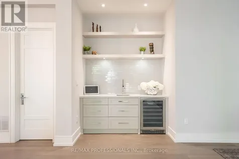 18 Florence Drive Oakville (co Central) ON L6K 1V6