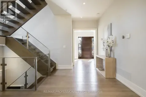 18 Florence Drive Oakville (co Central) ON L6K 1V6