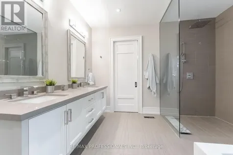 18 Florence Drive Oakville (co Central) ON L6K 1V6