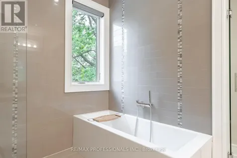 18 Florence Drive Oakville (co Central) ON L6K 1V6