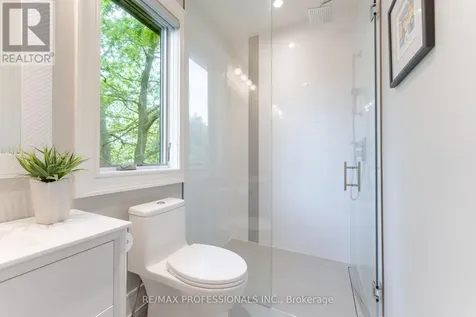 18 Florence Drive Oakville (co Central) ON L6K 1V6