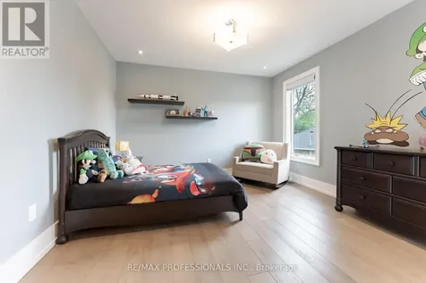 18 Florence Drive Oakville (co Central) ON L6K 1V6
