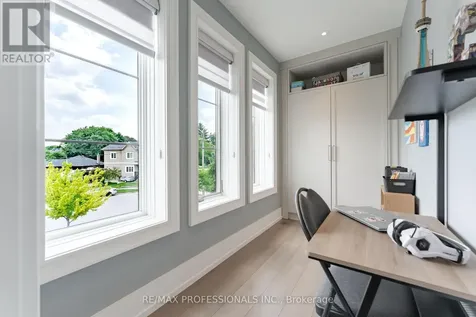 18 Florence Drive Oakville (co Central) ON L6K 1V6