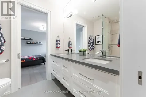 18 Florence Drive Oakville (co Central) ON L6K 1V6