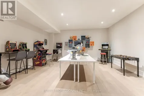 18 Florence Drive Oakville (co Central) ON L6K 1V6