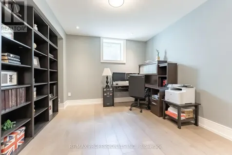 18 Florence Drive Oakville (co Central) ON L6K 1V6