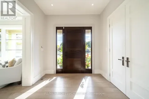 18 Florence Drive Oakville (co Central) ON L6K 1V6