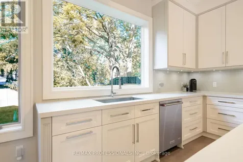 18 Florence Drive Oakville (co Central) ON L6K 1V6