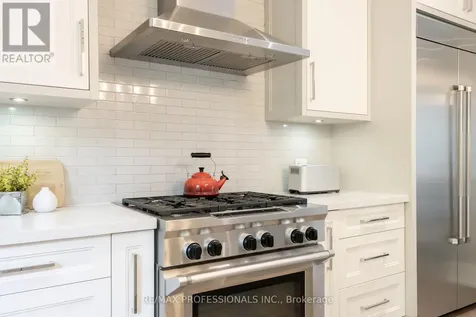 18 Florence Drive Oakville (co Central) ON L6K 1V6