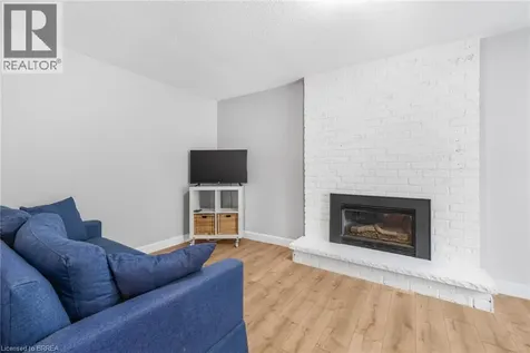 37 Rose Court Paris ON N3L 3T9