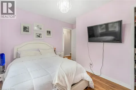 37 Rose Court Paris ON N3L 3T9