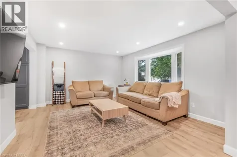 37 Rose Court Paris ON N3L 3T9