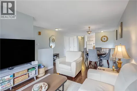 8 Brantdale Avenue Hamilton ON L9C 1B7