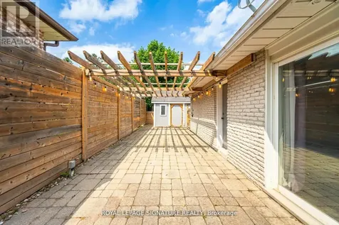 2497 Wyatt Street Oakville (br Bronte) ON L6L 2M7
