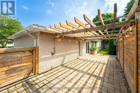 2497 Wyatt Street Oakville (br Bronte) ON L6L 2M7