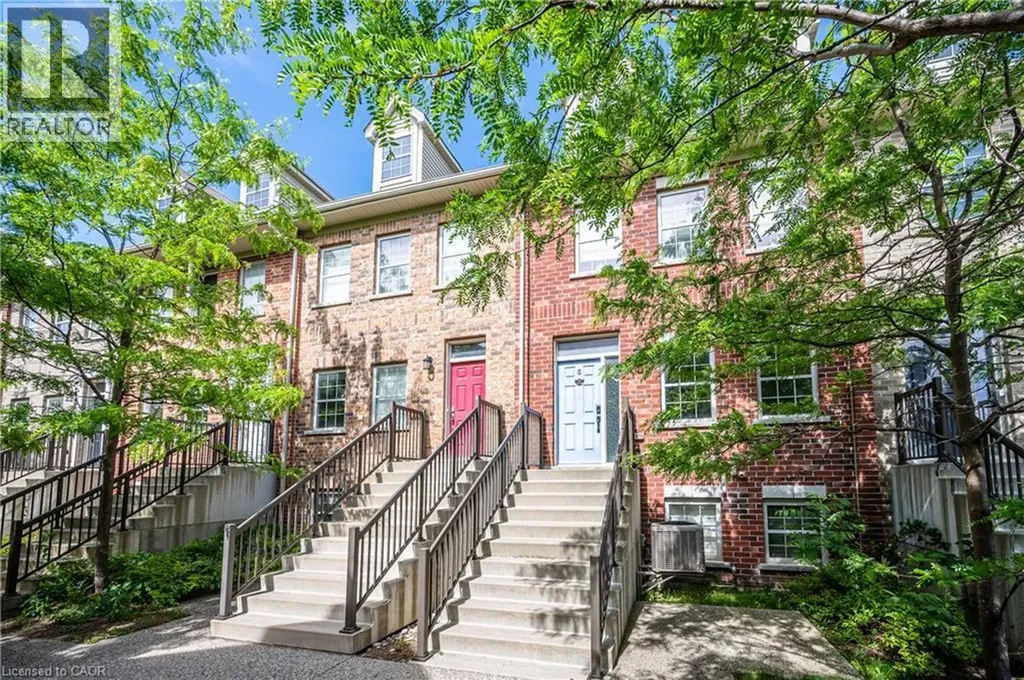 5 Whitehaven Lane Kitchener ON N2H 0B3
