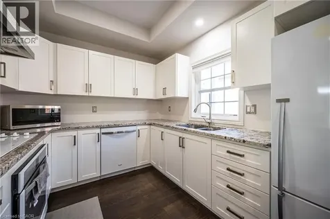 5 Whitehaven Lane Kitchener ON N2H 0B3