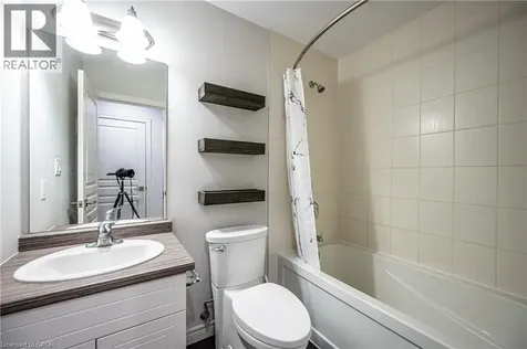 5 Whitehaven Lane Kitchener ON N2H 0B3