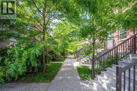 5 Whitehaven Lane Kitchener ON N2H 0B3
