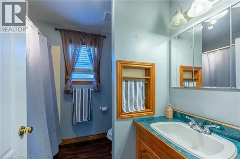 21 Centre Street Port Rowan ON N0E 1M0