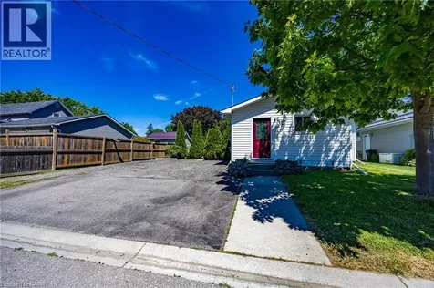 21 Centre Street Port Rowan ON N0E 1M0