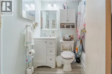 2922 Rivard Windsor ON N8T 3N9