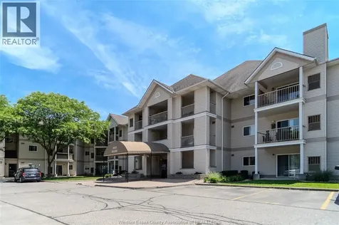 2922 Rivard Windsor ON N8T 3N9