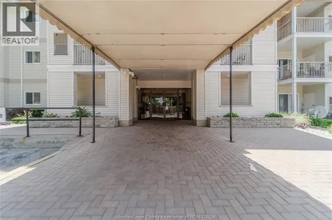 2922 Rivard Windsor ON N8T 3N9